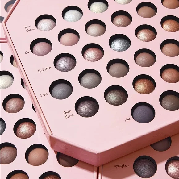 LAURA GELLER NEW YORK Ultimate All Year Round 31 Baked Smoky Eyeshadow Palette - Picture 2 of 6